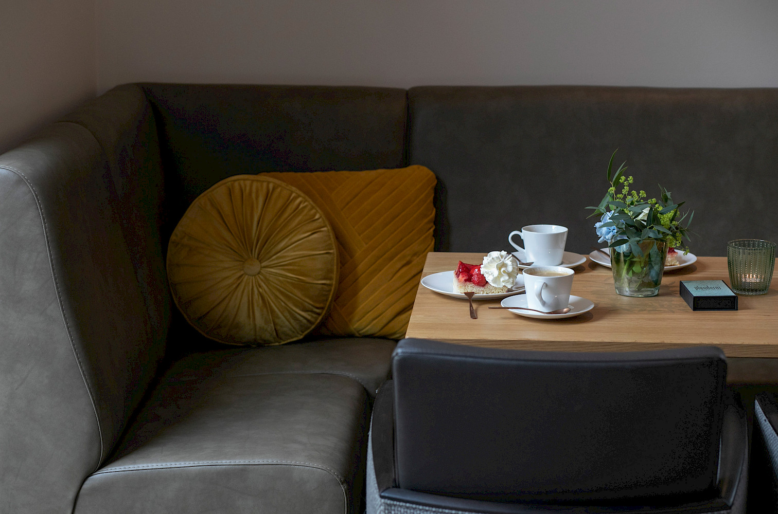 Plauderei, Cafe, Kaffee trinken, Frühstück, frühstücken, Kuchen essen