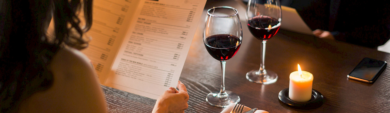 Plauderei, Cafe, Kaffee trinken, Frühstück, frühstücken, Kuchen essen, Speisekarte