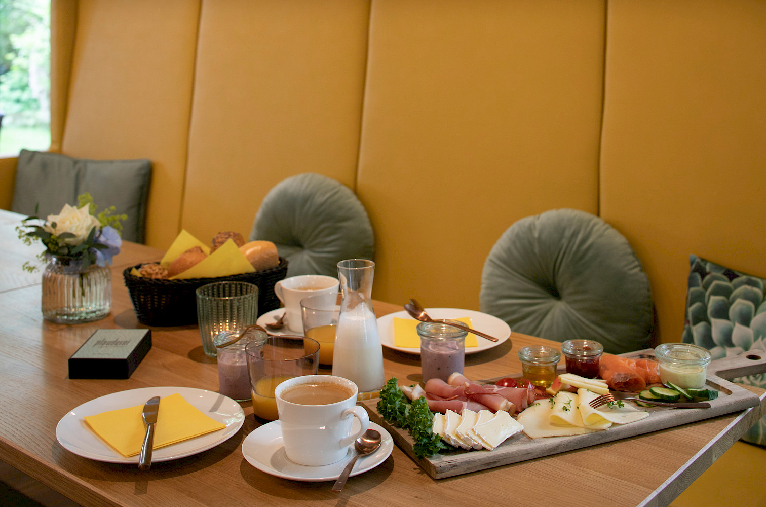 Plauderei, Cafe, Kaffee trinken, Frühstück, frühstücken, Kuchen essen, Frühstück